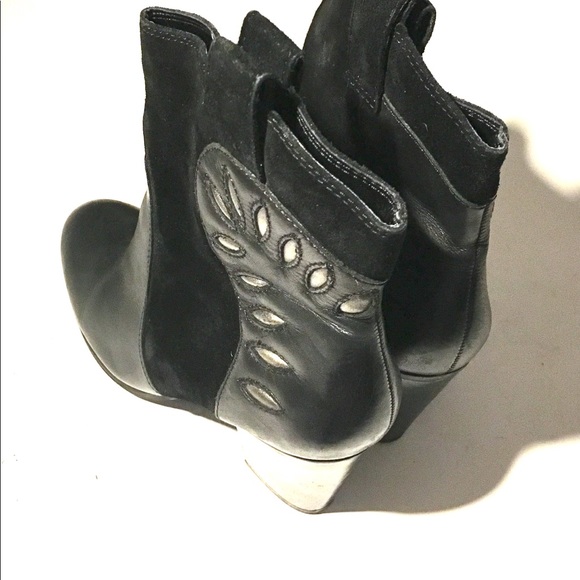 Naturalizer | Ember Ankle Boots - Picture 3 of 8